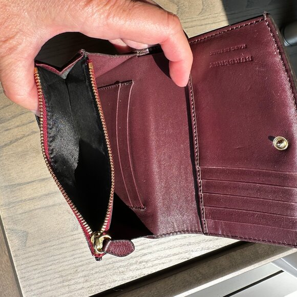 Burberry Burgundy House Check Wallet, Exceptional Condition! - Picture 13 of 14